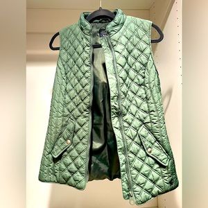 Joules sage green quilted vest, US 6